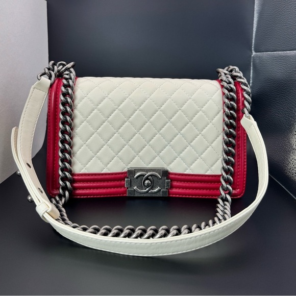Authentic Chanel Medium Boy Bag – Rare Red & White Quilted Leather - Picture 6 of 15